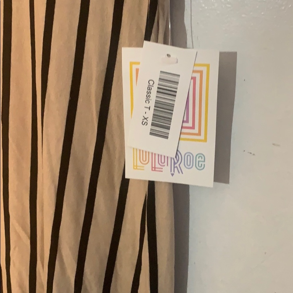 Lularoe XS classic Tee - Picture 2 of 5